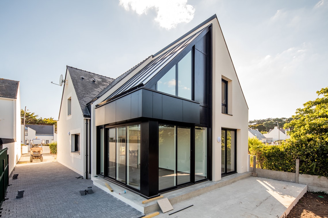 Extension moderne de maison réalisée clé en main